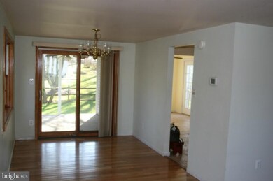 9321 Curtsey Ct, Columbia, MD 21045 - photo 3