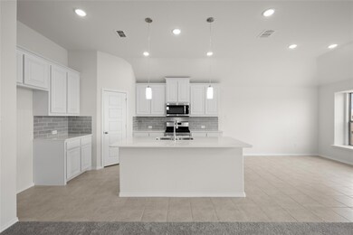 913 Eloise Ln, Cleburne, TX 76033 - photo 2