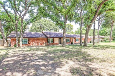 1501 Pebble Creek Dr, Euless, TX 76040 - photo 2