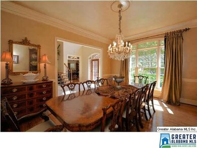 Banquet size formal Dining Room