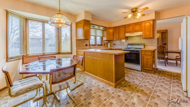 17807 Maple St, Lansing, IL 60438 - photo 4