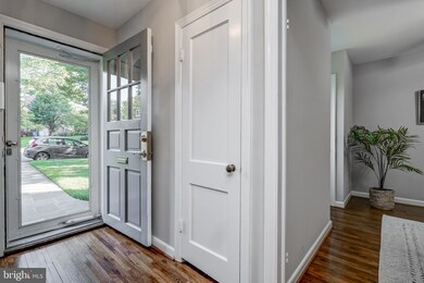 3212 Cummings Ln, Chevy Chase, MD 20815 - photo 4