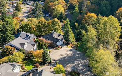 Located on a quiet cul-de-sac in the heart of Woodmont this is a spectacular home that is move-in ready.