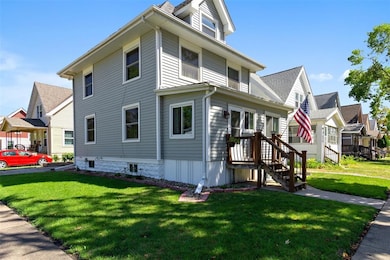 828 D Ave NW, Cedar Rapids, IA 52405 - photo 2