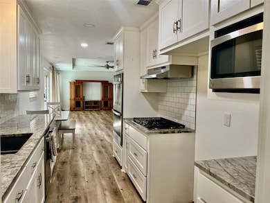 505 Galia St, Bowie, TX 76230 - photo 2