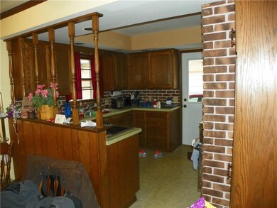 213 Jackson St, Wapakoneta, OH 45895 - photo 2