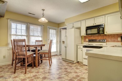 1501 Setter Ln Wilmington NC-large-007-6