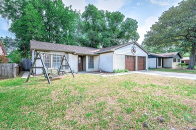 315 Sycamore St, Alvin, TX 77511 - photo 3