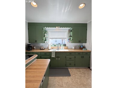 2210 8th St, Baker City, OR 97814 - photo 7