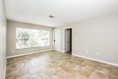 018-photo-living-room-13581340