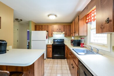 204 Twin Lakes Dr, Halifax, MA 02338 - photo 5