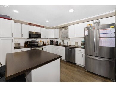 402 S 44th St, Springfield, OR 97478 - photo 4