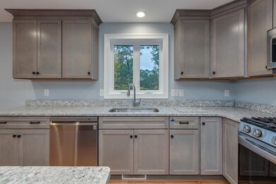 250 Standish Cir unit 187-10-5, Litchfield, NH 03052 - photo 6