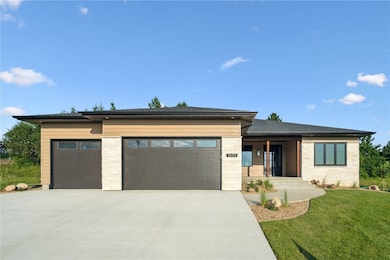 3659 Mclain Way, Hiawatha, IA 52233 - photo 3