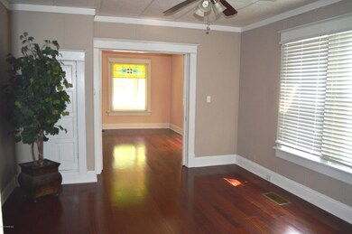 Dining Room to Lving Room Empty