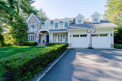 8 Holly Tree Lane