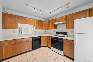 6 Cumberland Ct, Peekskill, NY 10566 - photo 3