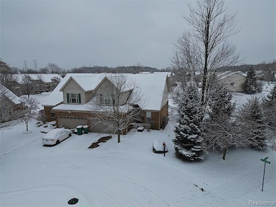 42759 Leon Dr unit 155, Belleville, MI 48111 - photo 2