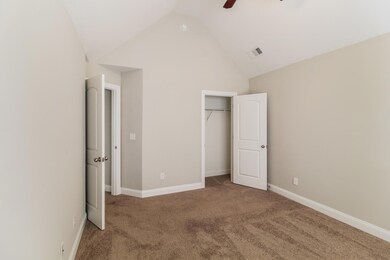 006-photo-main-bedroom-13649818