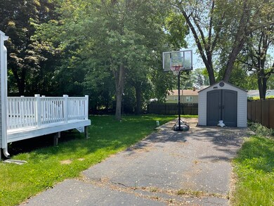 17 Leland Dr, Springfield, MA 01109 - photo 4