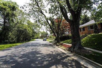 1026 W Taylor Run Pkwy, Alexandria, VA 22302 - photo 4