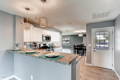 929 E Cavalier Dr Phoenix AZ-large-006-2