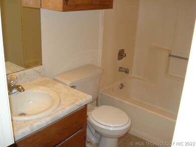 732 W Commercial St, Broken Arrow, OK 74012 - photo 3