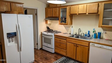 06-Kitchen 380 Seagrove Lp