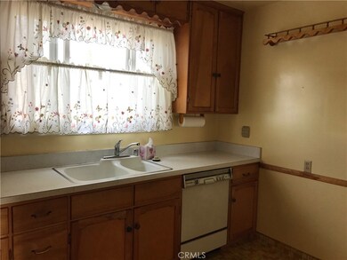 2565 Bomberry St, Lakewood, CA 90712 - photo 4