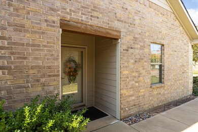 2208 Cobblestone Ct, Granbury, TX 76049 - photo 3