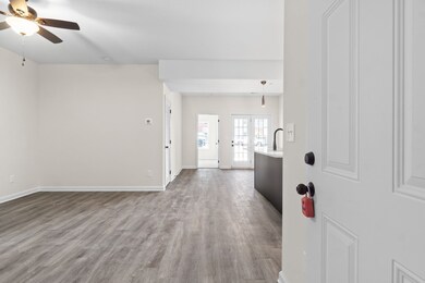 229 E Johnson Cir unit A-306, Clarksville, TN 37040 - photo 2