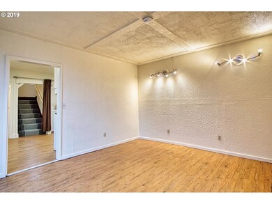 1004 E 8th St, the Dalles, OR 97058 - photo 4