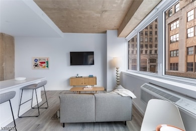 10 Commerce Ct unit 2G, Newark, NJ 07102 - photo 2