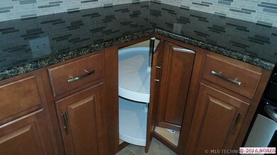 Even has a Lazy Susan!