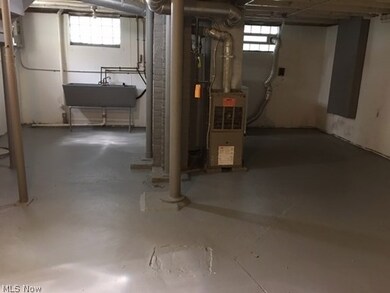 917 Greyton Rd, Cleveland, OH 44112 - photo 4