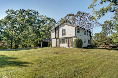 1511 E Groves Dr-4