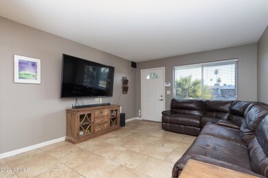 1128_W_Emerald_Ave_06