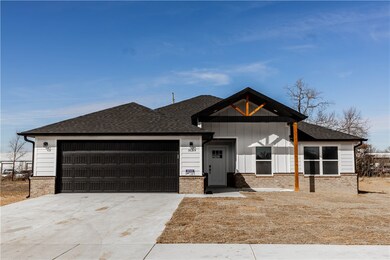 1413 E Emelyn Ln, Siloam Springs, AR 72761 - photo 2