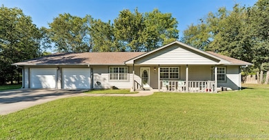 305 NE 5th St, Pryor, OK 74361 - photo 3