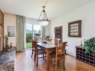 008-Dining_Room-5933544-medium4x3
