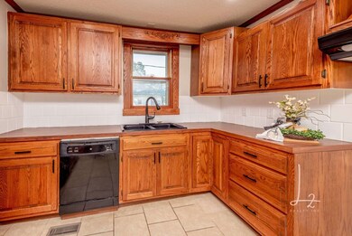 506 N Main St, Moline, KS 67353 - photo 7