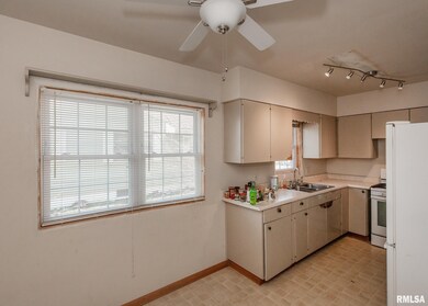 1526 N Clark St, Davenport, IA 52804 - photo 6