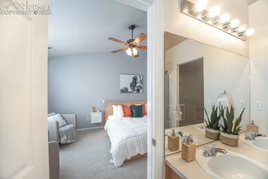 full en suite master bathroom