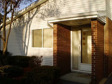 764 Williamsburg Cir unit 764, Warwick, RI 02886 - photo 2