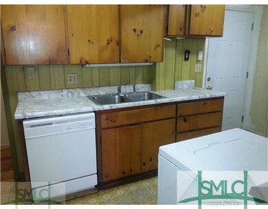 Kitchen. Washer/Dryer , Dishwasher Included