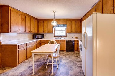 2742 Old Cox Rd, Asheboro, NC 27205 - photo 3