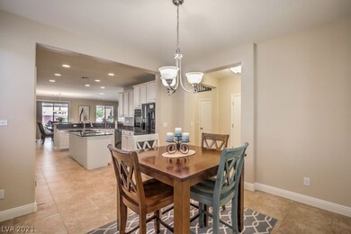 Open access from the Dinette to the Kitchen.