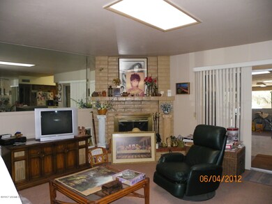 FAMILY ROOM & FIREPLACE