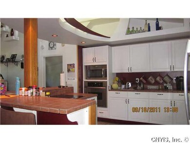 Kitchen. Breakfast bar wraps around..Stainless dou