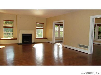 Living Room Gorgeous hardwood floors